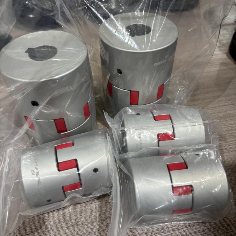 Kopling Poros Rahang Paduan Aluminium Tipe Set Sekrup Sisipan Laba-laba PU dengan Alur Pasak yang Disesuaikan untuk Robot